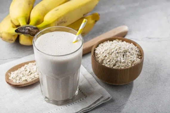 jogurtové smoothie s banánom a ovsenými vločkami